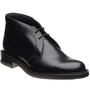 Loake Berkeley mens rubber-soled Chukka boots in black polished